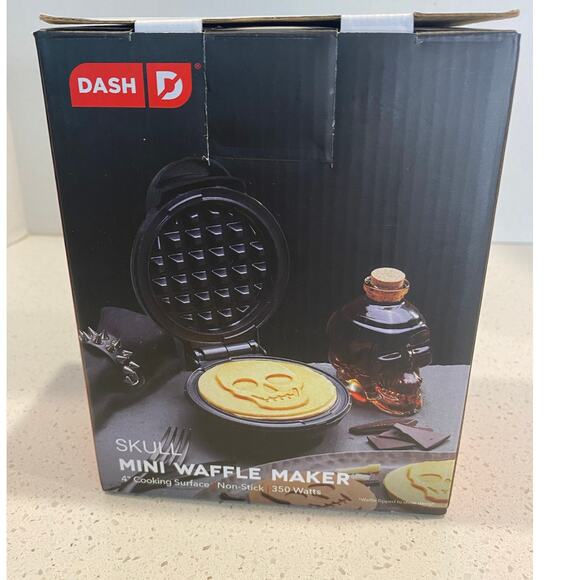 NEW DASH 2 Mini Waffle Maker Skull/Spider - Picture 8 of 14